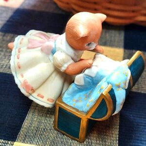 Kitty Cucumber "Ginger" Treasure Trunk